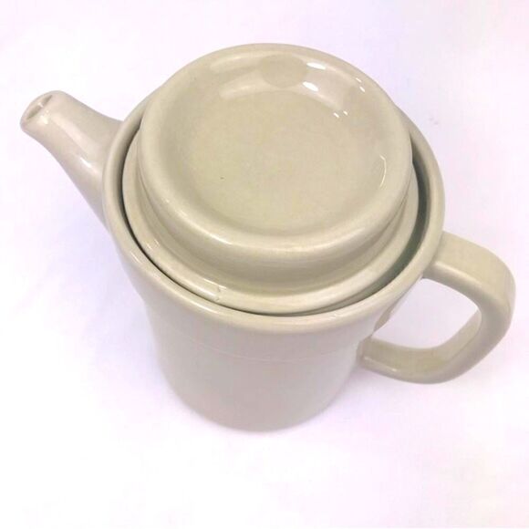 Pfaltzgraff 490 Oatmeal Classic Tall Teapot Pitcher - Picture 2 of 16